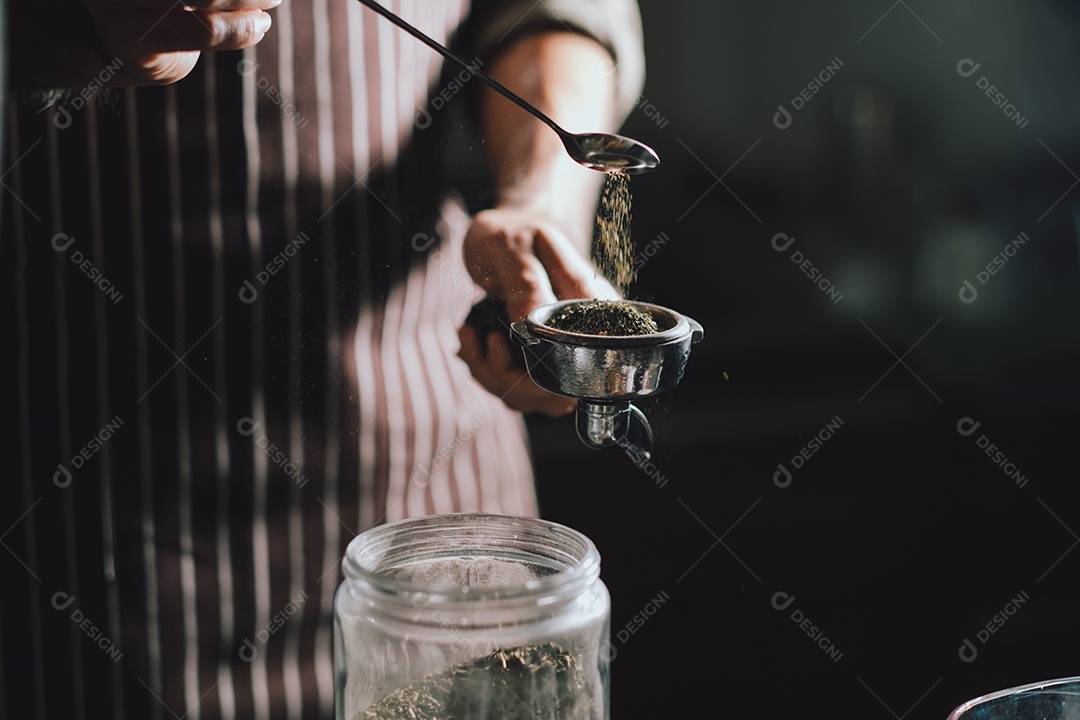 Preparação de chá verde de auto Barista profissional através de pó de chá verde