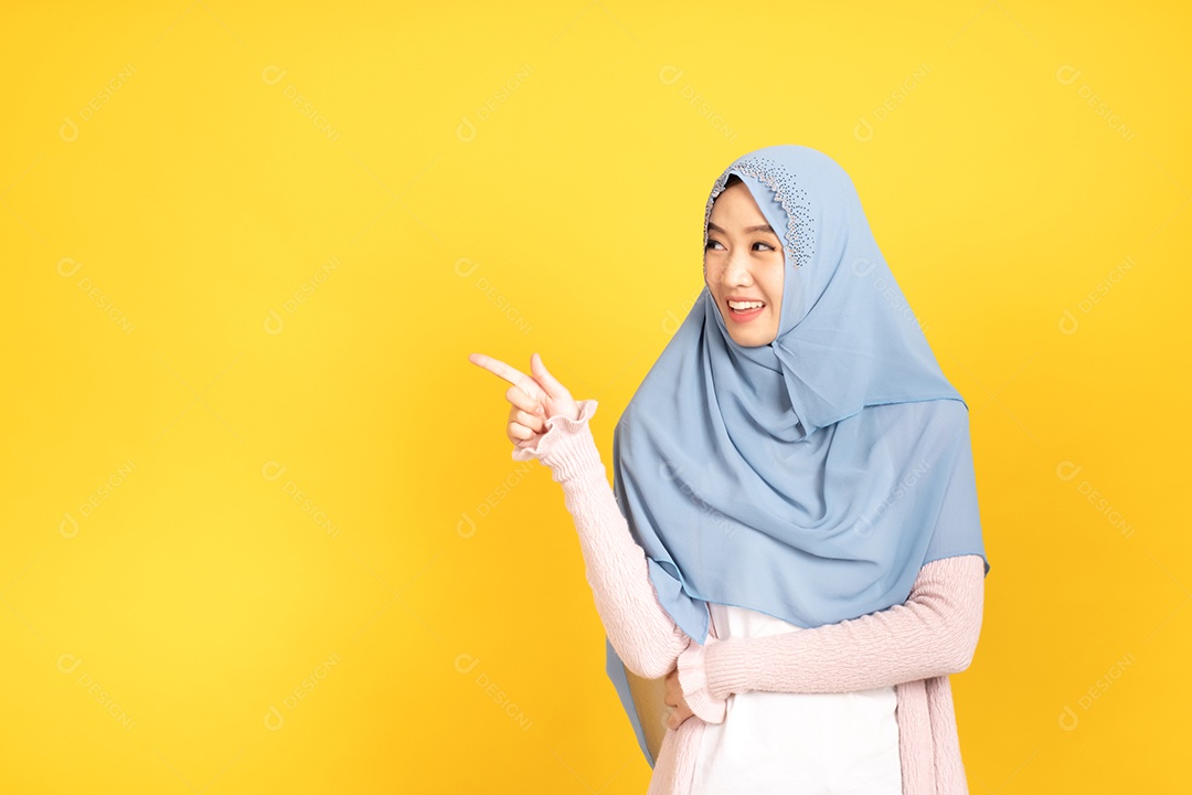 Retrato de menina muçulmana asiática em hijab