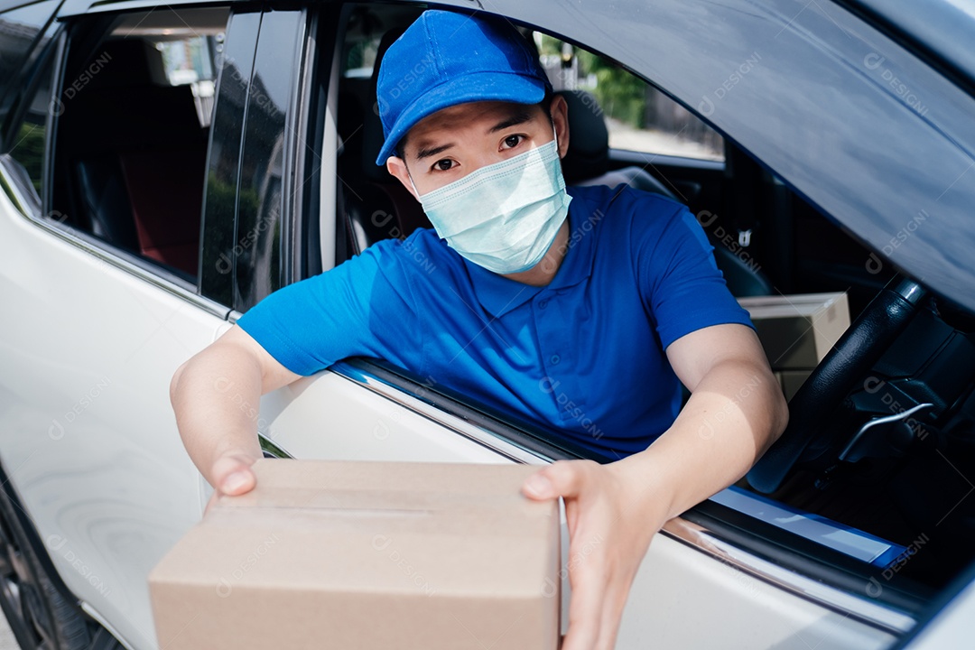 Homem asiático de entrega serviço de delivery entrega rápida