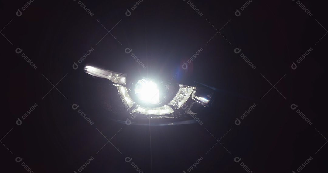 Farol do carro ligando o sinal de segurança