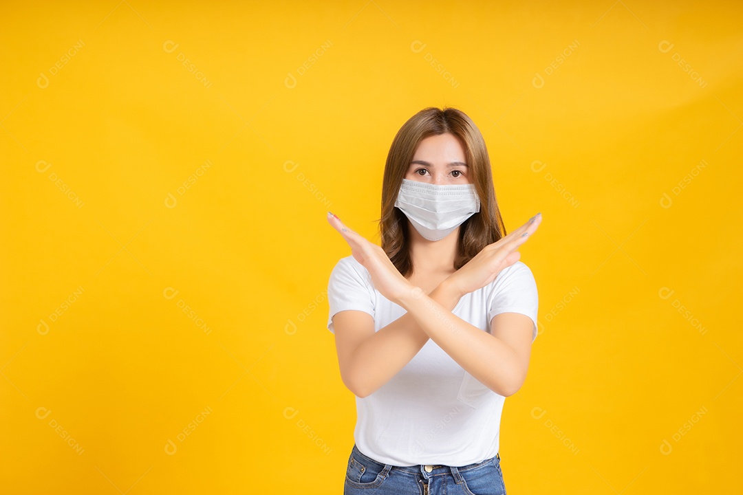 Mulher asiática usando máscara médica proteção coronavírus COVID-19