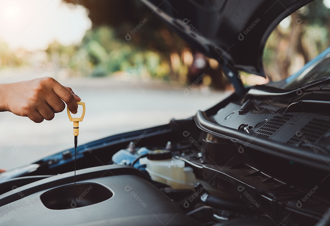 Auto-atendimento manual, uso de chave para fixação de veículo automotivo