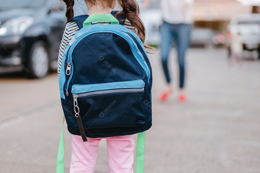 Menina aluna pré-escola educação do jardim de infância