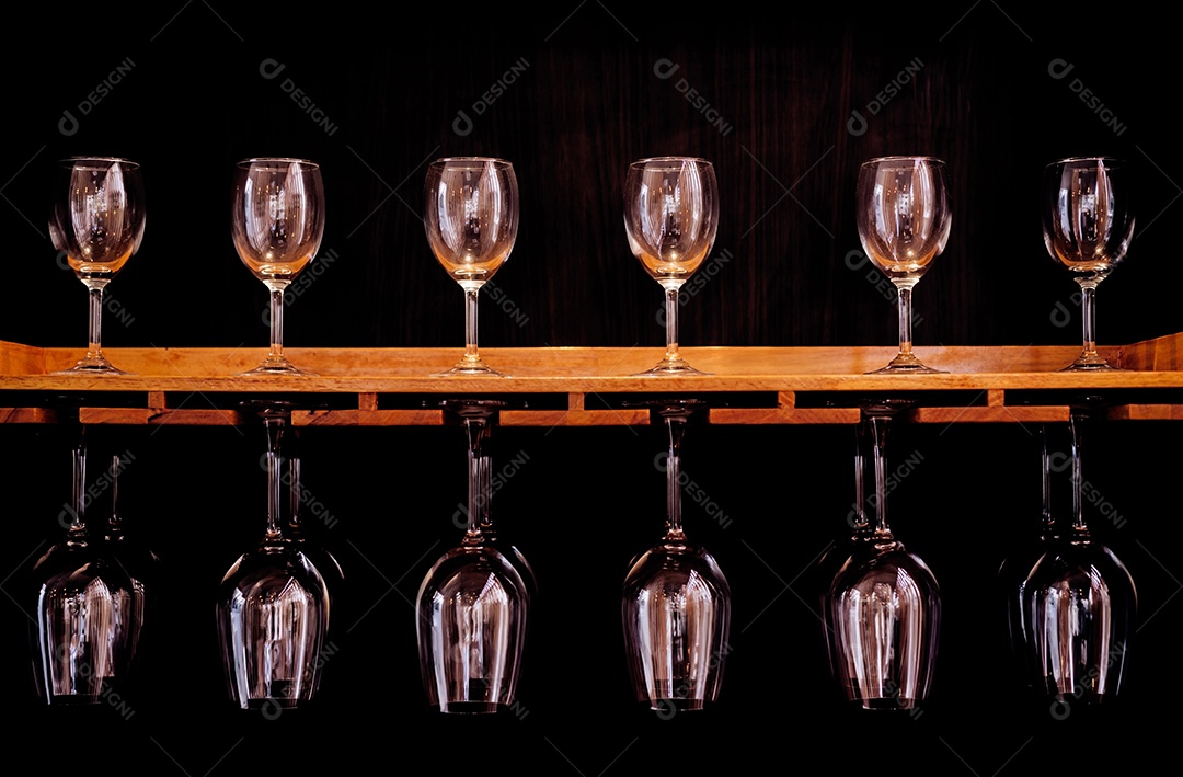 Muitos copos de vinho bela coleção de luxo