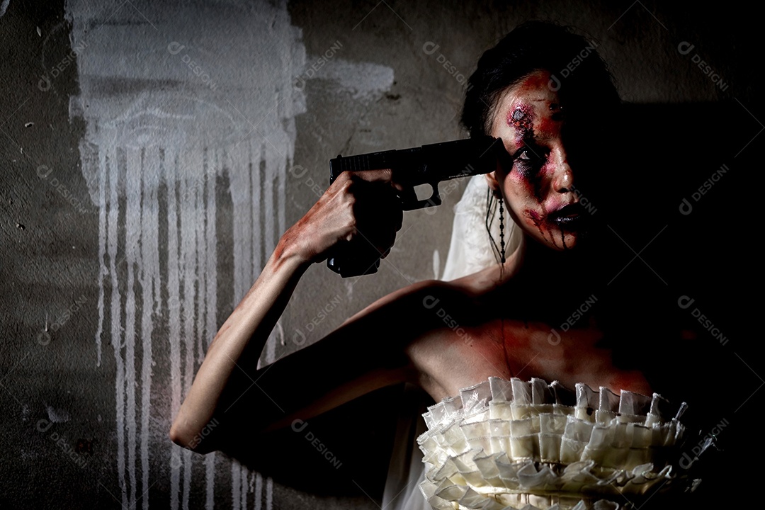 Noiva violência suicídio ou mulher fantasma com pele de sangue está gritando escuridão