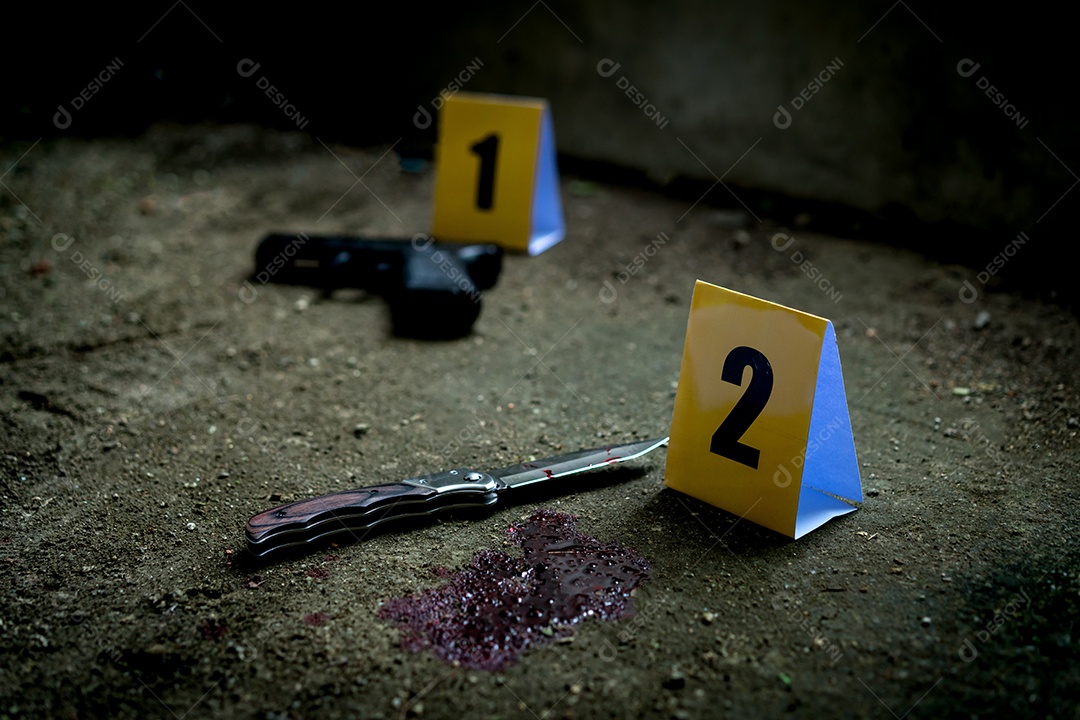 Crime marcou provas com faca, arma e sangue em casa abandonada