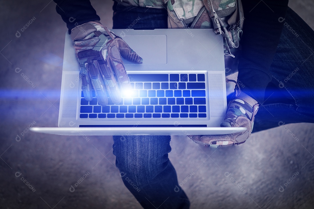 Terrorista com rede de trabalho de hacker de computador