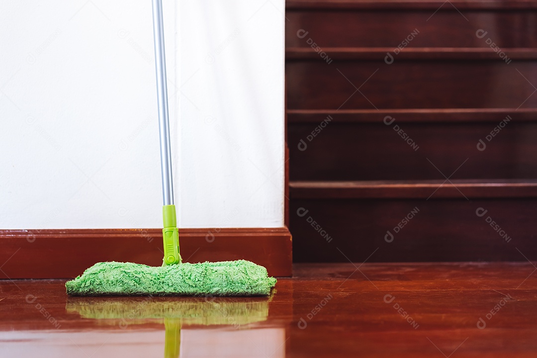 Esfregão o equipamento de limpeza verde