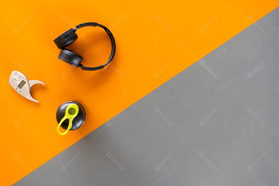 Exercite o equipamento de treino no fone de ouvido esportivo de treinamento