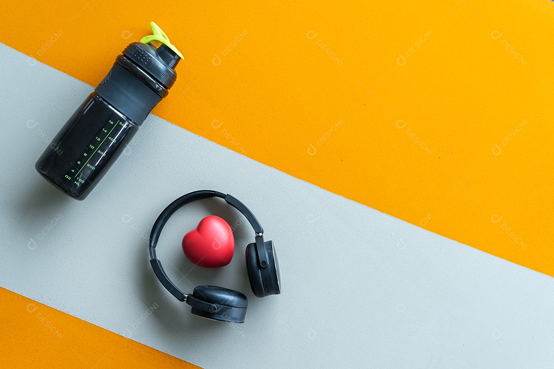 Equipamento de treino de exercício shake de proteína e fone de ouvido