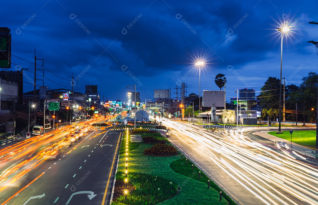 Oaisagem urbana de construção moderna Tailândia