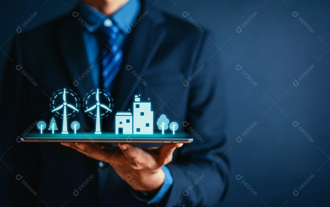 Empresário segurando o tablet com ícone de recursos de energia virtual.