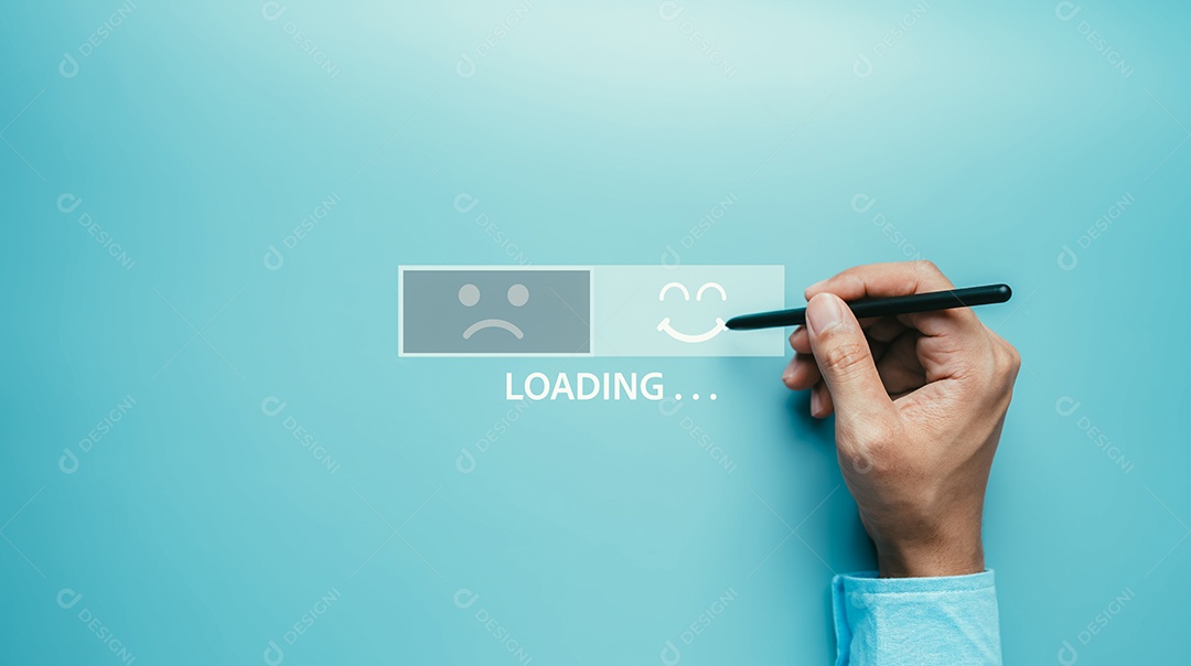 Satisfação do cliente carregando o conceito de felicidade.