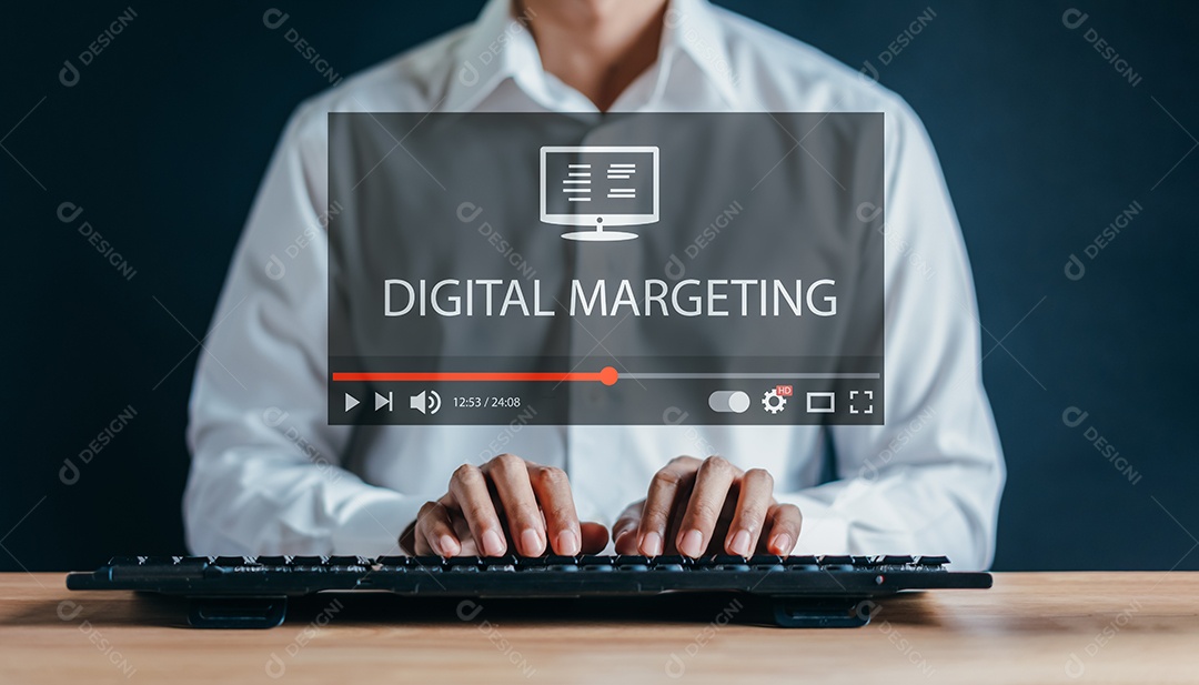 Conceito de marketing digital. O empresário usa o teclado visando a conexão de rede de tela virtual de destino.
