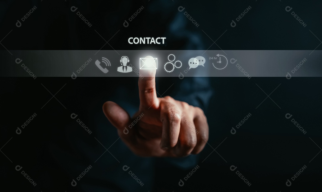 Mão de empresário tocando em ícones de contato de guia virtual.