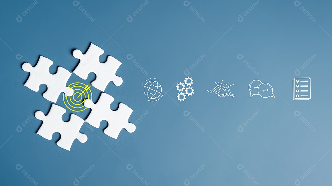 Jigsaw atrás do ícone de alvo que para planejar líderes de desenvolvimento