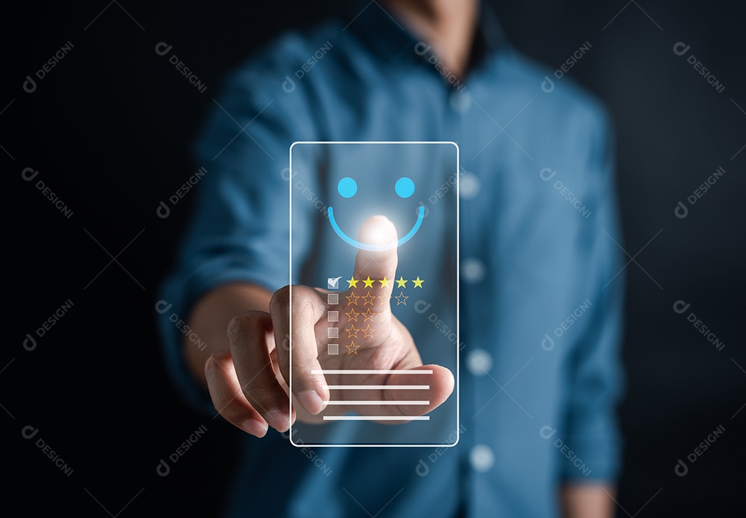 Empresários que escolhem o ícone do sorriso feliz para dar satisfação no serviço