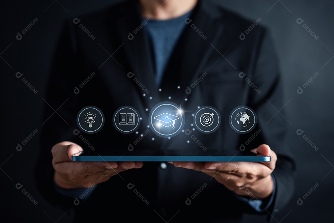 Mão de homem mostrando interface com o conceito de educação e graduação de aprendizagem.