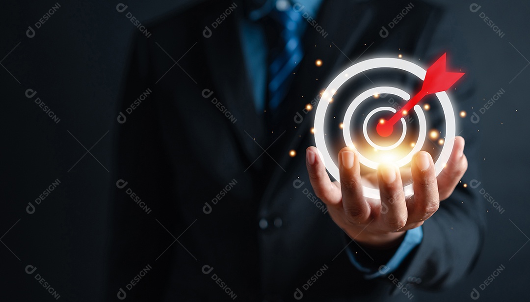 Empresário mostrando líderes de desenvolvimento de planejamento de metas de negócios