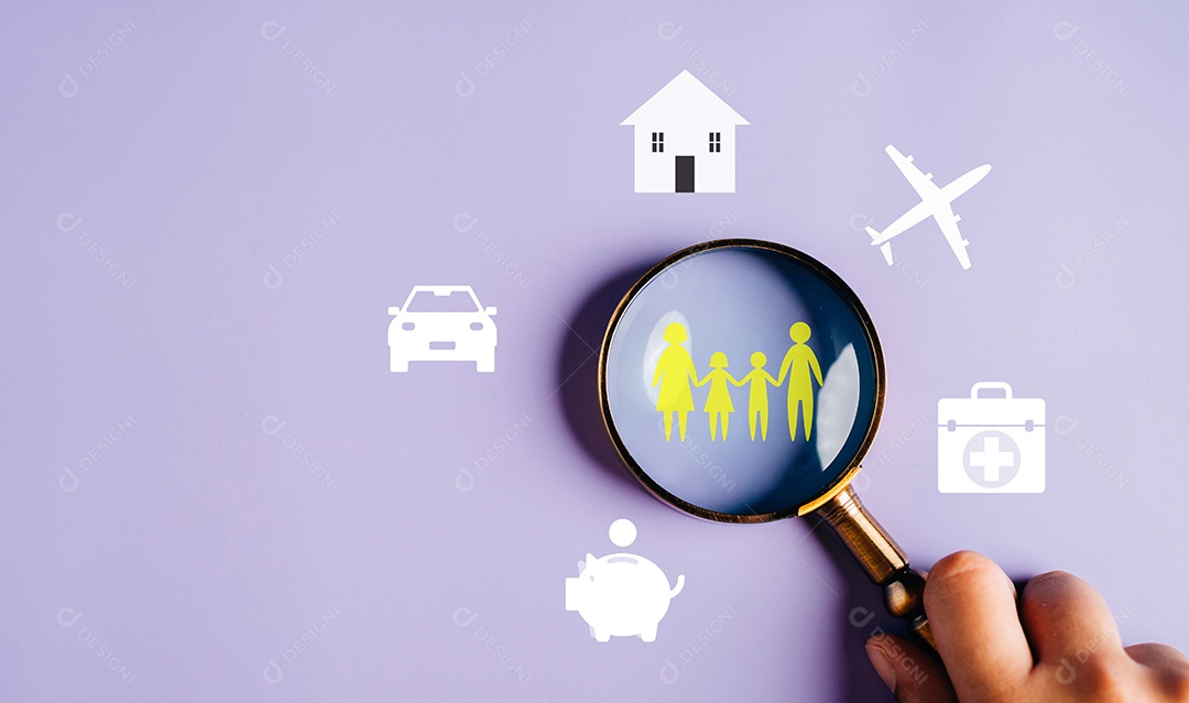 Foco da lupa no ícone da família, estilo de vida e ícone de viagem seguro familiar e garantia de vida e conceito de saúde.