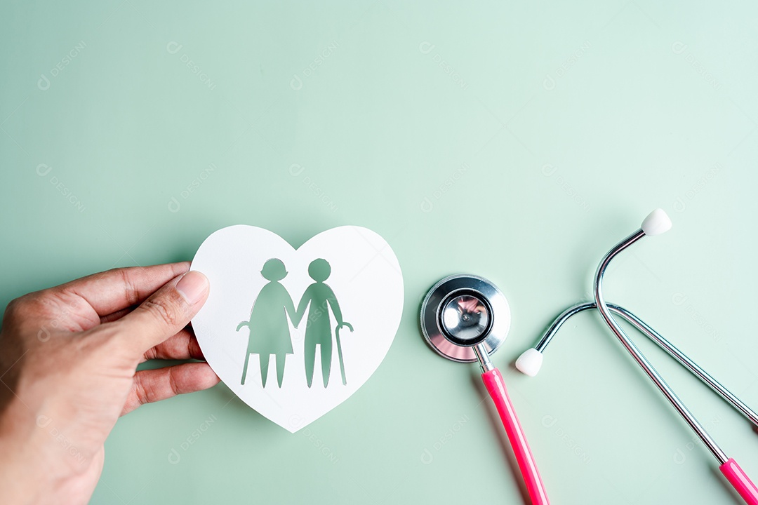 Família de papel cortada mostrando na mão com estetoscópio, casa de família, orfanato