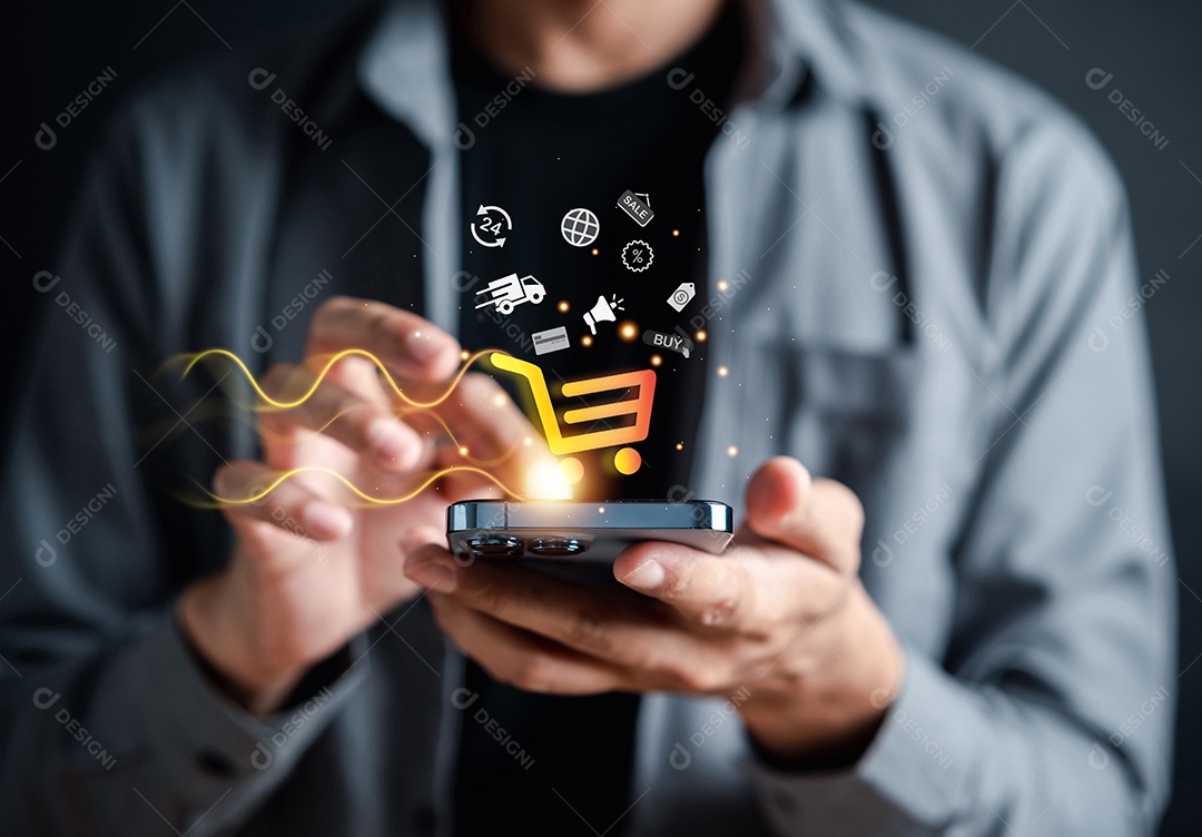 Conceito de pagamento on-line de compras. Mão de homem usando telefone inteligente com ícone de entrega de carrinho