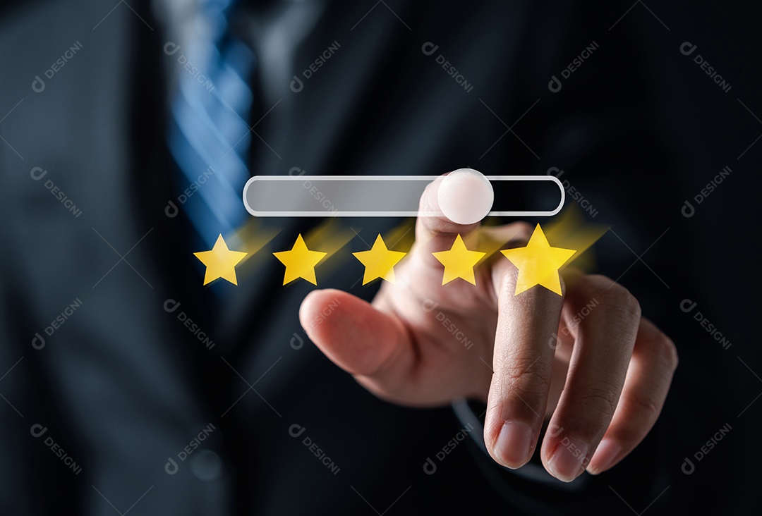 Experiências do cliente dando revisão de opinião de cinco estrelas, pesquisas de satisfação