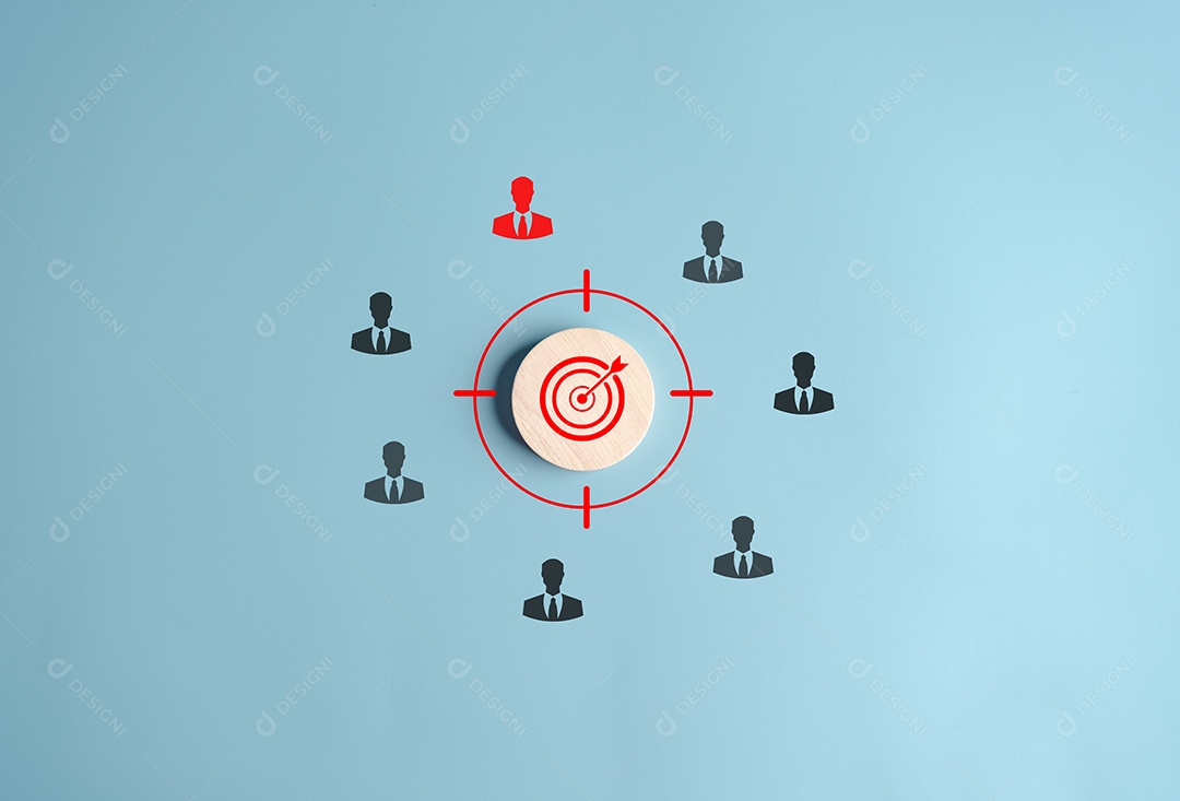 Liderança apontando alvo de dardos com seta, Visando o alvo do negócio para planejar o alvo do objetivo do negócio