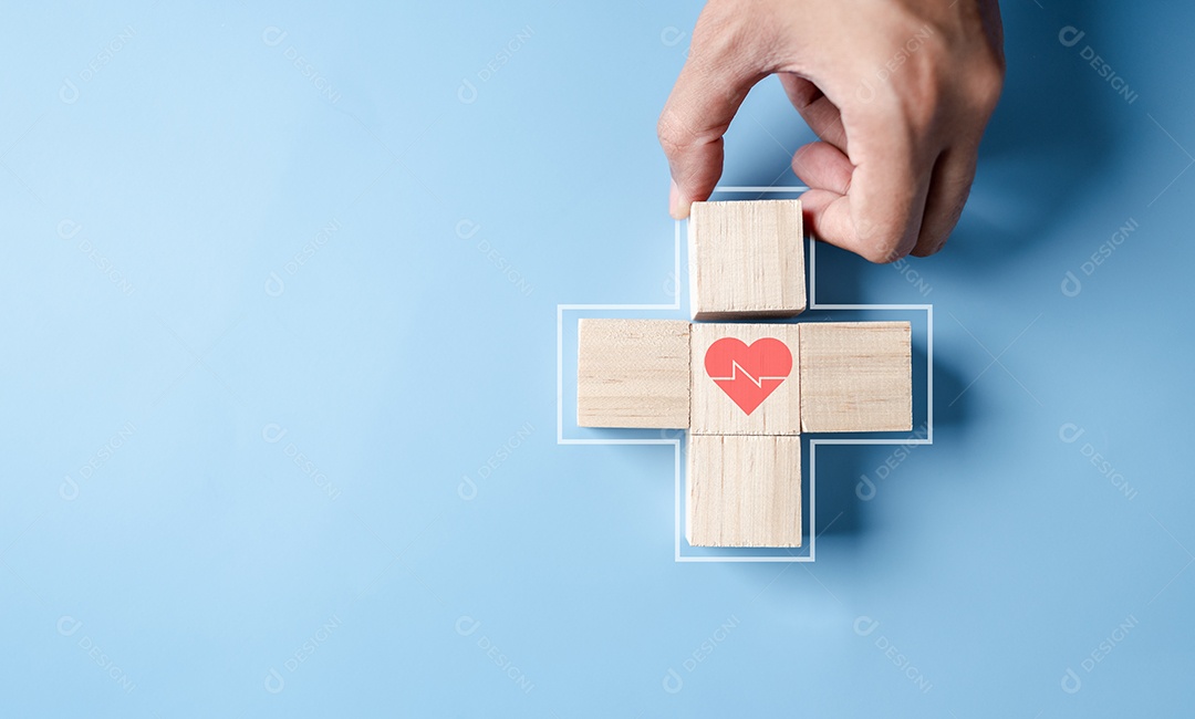 Bloco de cubo de madeira médico de saúde com ícone, saúde e acesso ao conceito de saúde de bem-estar