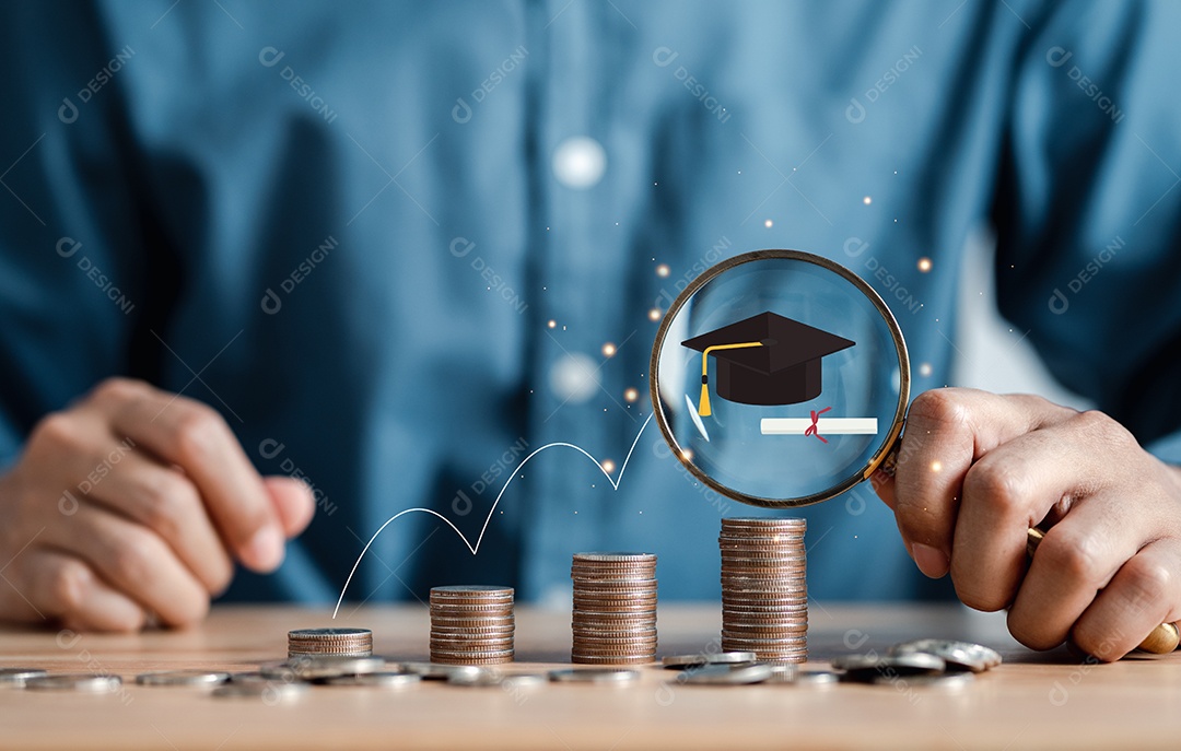 Analista trabalhando com computador em Business Analytics