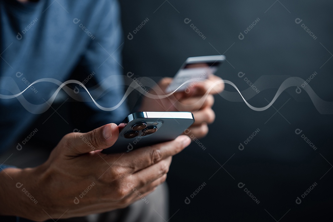 Verifique a segurança no conceito de pagamento de tecnologia.