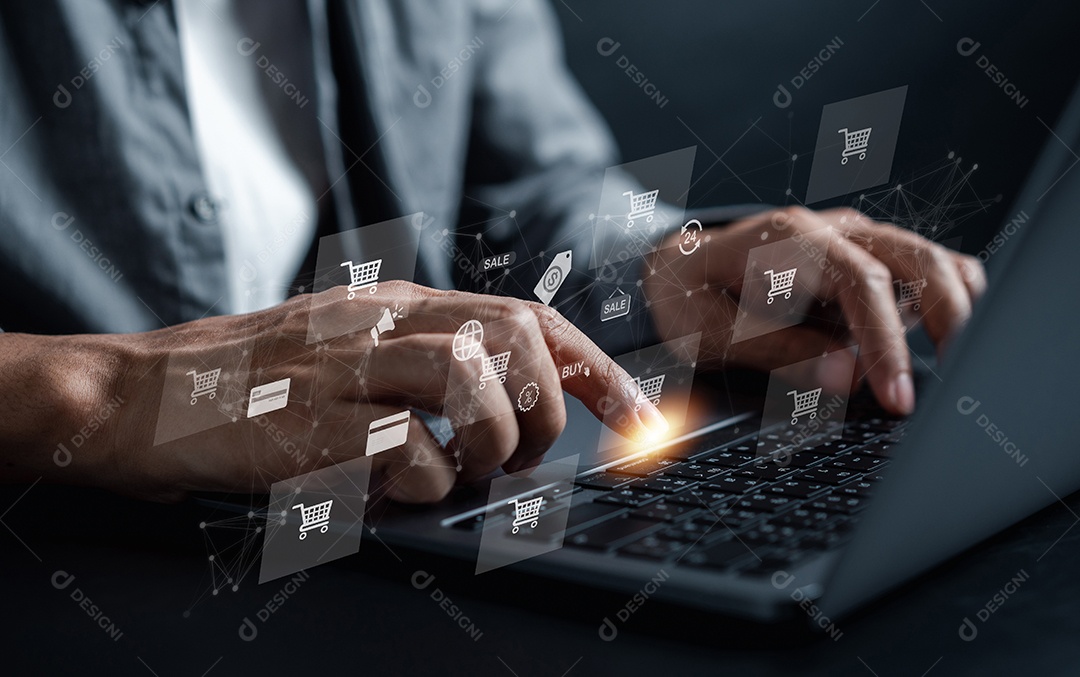 Empresário usando computador portátil com dados de conexão de rede de tecnologia