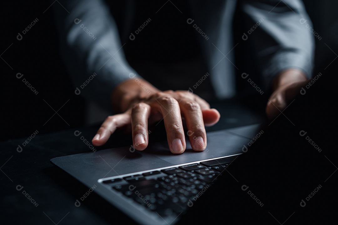 Portátil de trabalho do homem de negócios. negócios de ações Crescimento, progresso ou sucesso dos negócios.