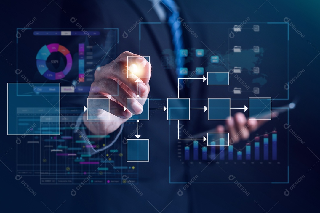 Analista de dados trabalhando em análise de negócios e sistema de gerenciamento