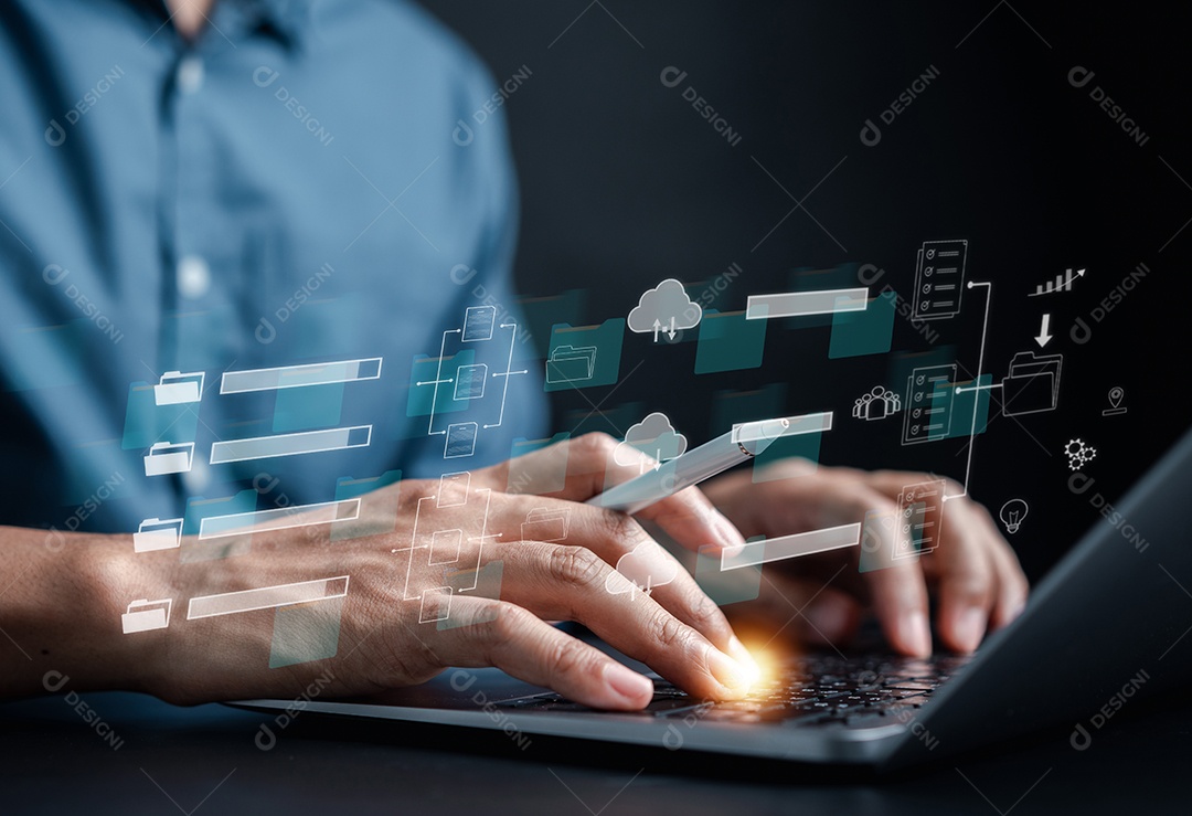Analista de dados trabalhando em análise de negócios e sistema de gerenciamento