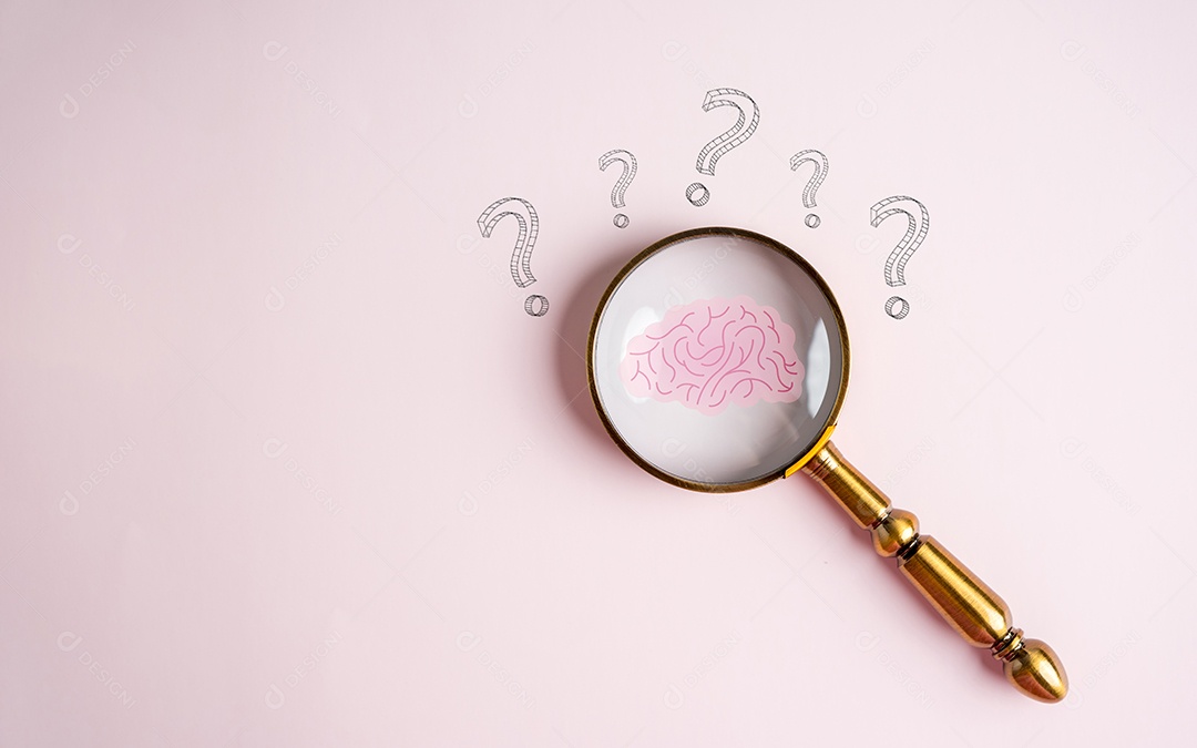 Foco da lupa no ícone do cérebro humano