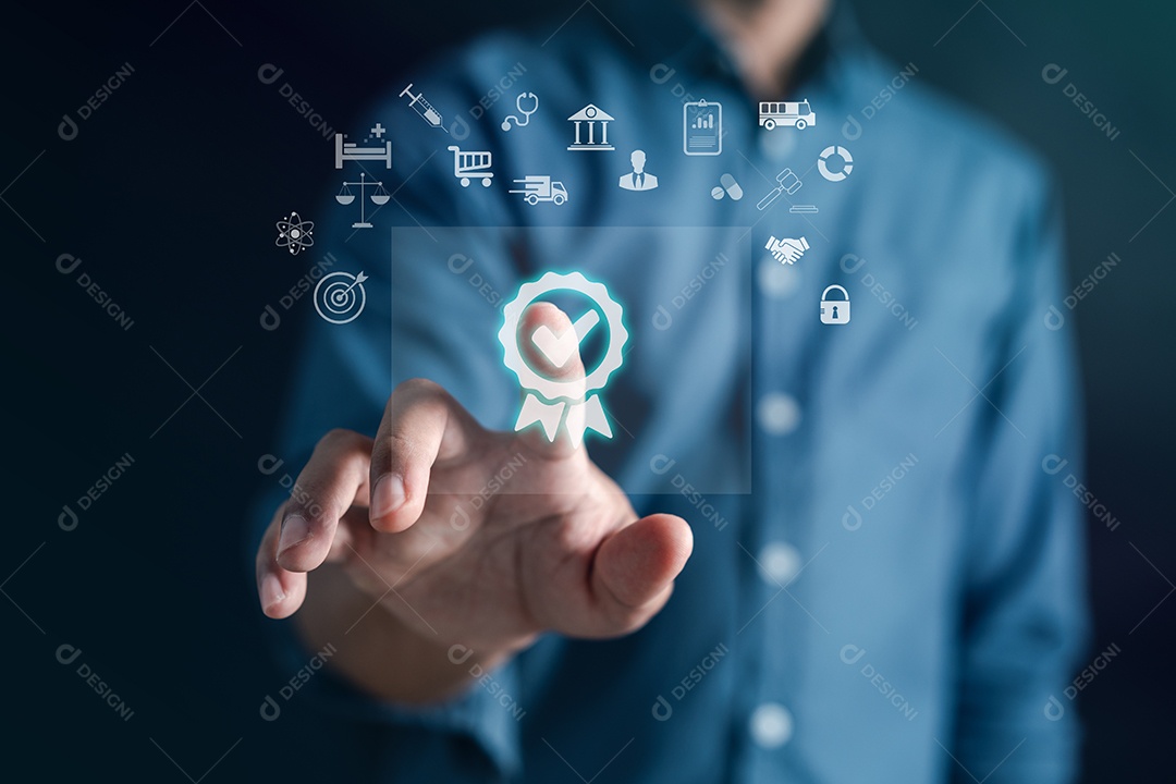 Gestão da qualidade com garantia de qualidade ou QA e controle de qualidade ou QC e melhoria.