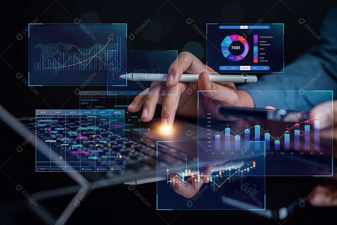 Analista trabalhando com computador em Business Analytics