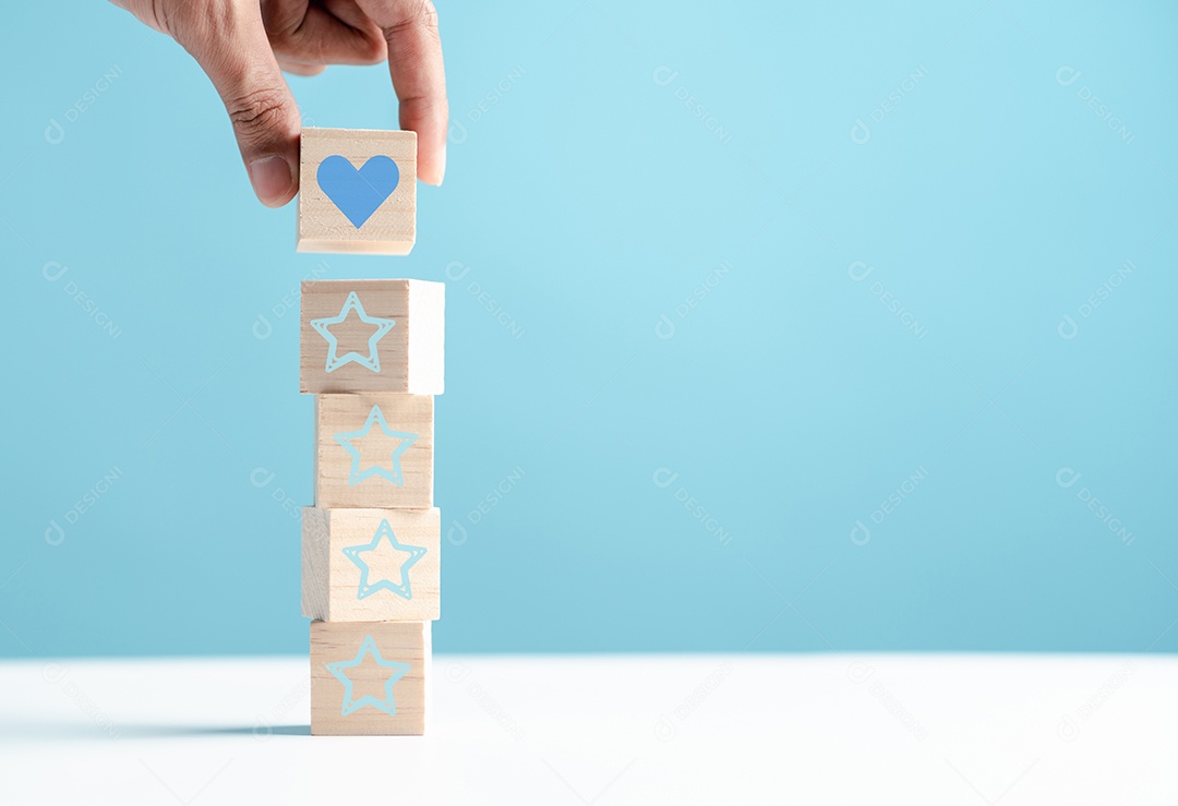 Usuário Dê cinco estrelas, conceito de revisão de feedback de satisfação do cliente.