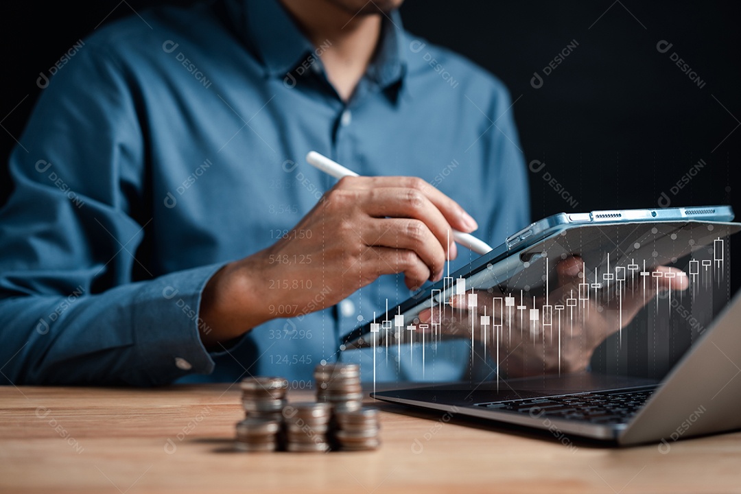 Empresário, economizando dinheiro