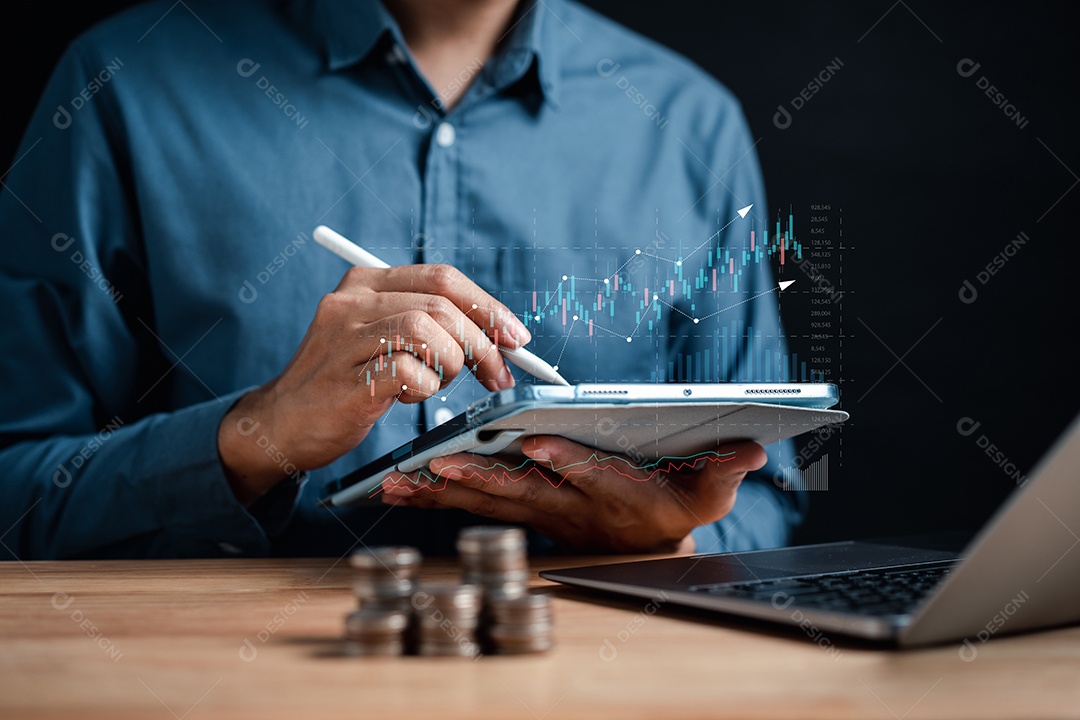 Empresário, economizando dinheiro