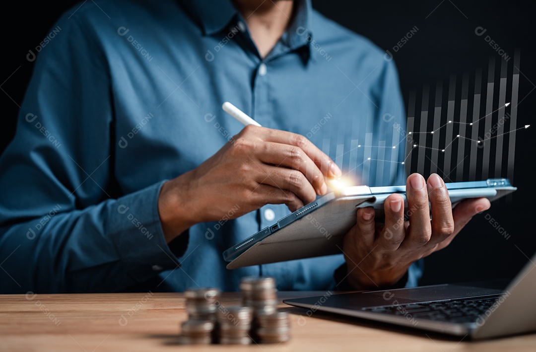 Empresário, economizando dinheiro