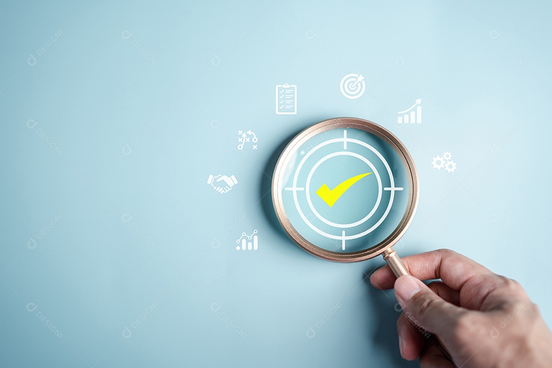 Conceito de realização de sucesso de crescimento de negócios