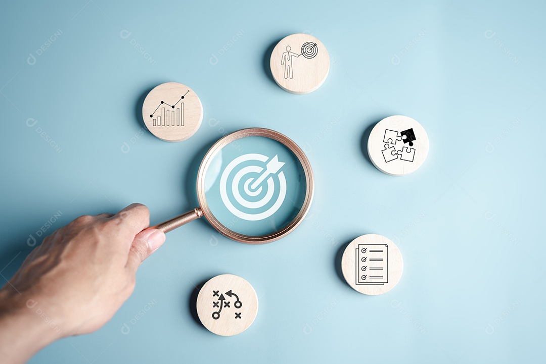 Conceito de realização de sucesso de crescimento de negócios