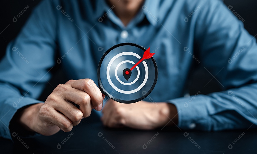 Conceito de realização de sucesso de crescimento de negócios