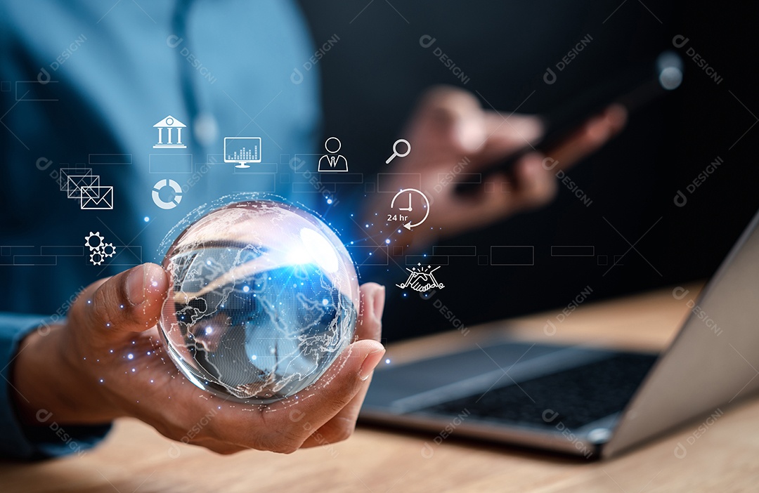 Empresário usando liderança de desenvolvimento de planejamento de computador e grupo-alvo de clientes com tecnologia de conexão de internet