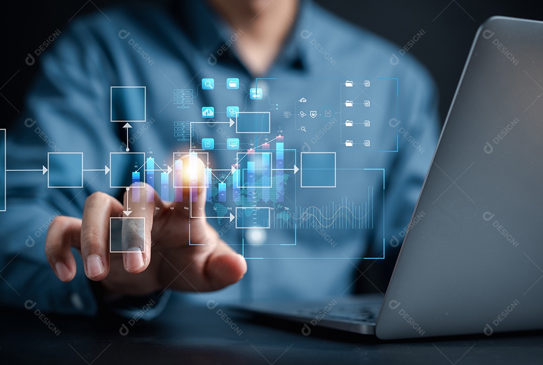 Analista de dados trabalhando em análise de negócios e sistema de gerenciamento