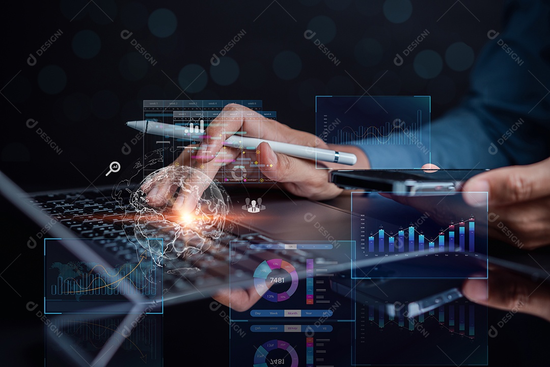 Analista de dados trabalhando em análise de negócios