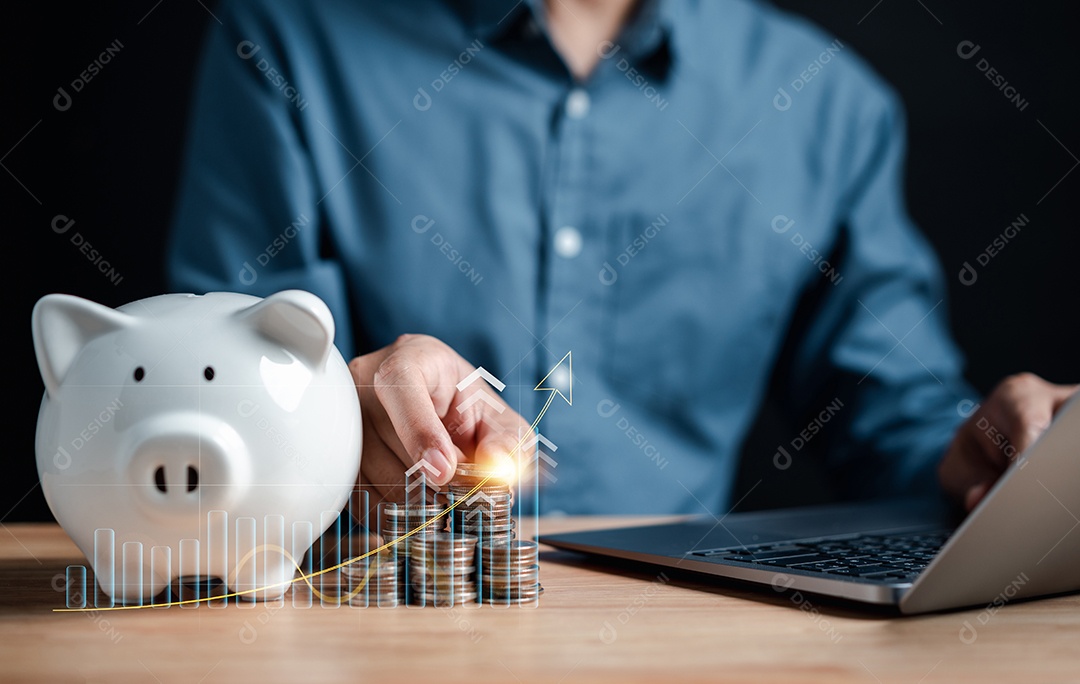 Empresário, economizando dinheiro em setas e gráfico de gráfico de realização de objetivo piggybank.