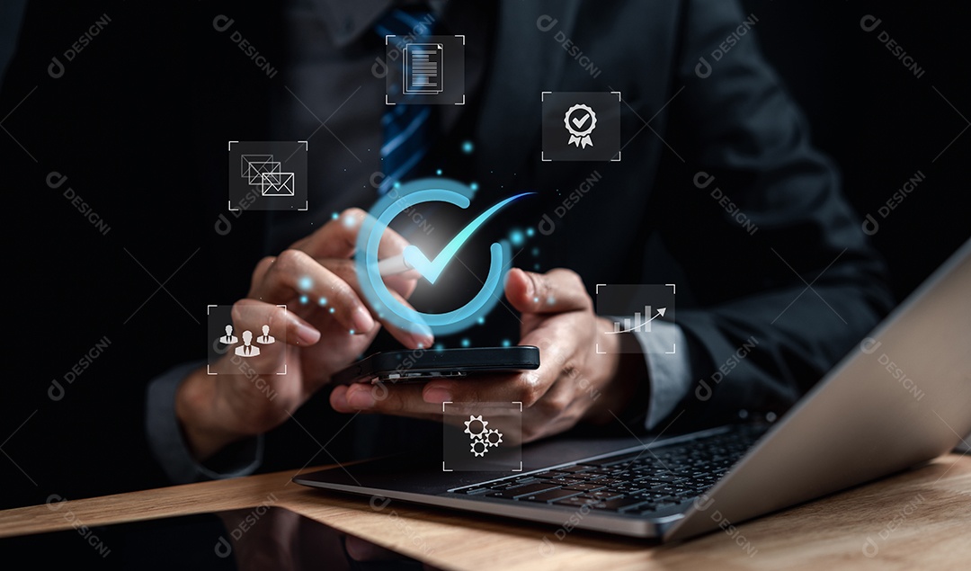 Gestão da qualidade com garantia de qualidade ou QA e controle de qualidade ou QC e melhoria.